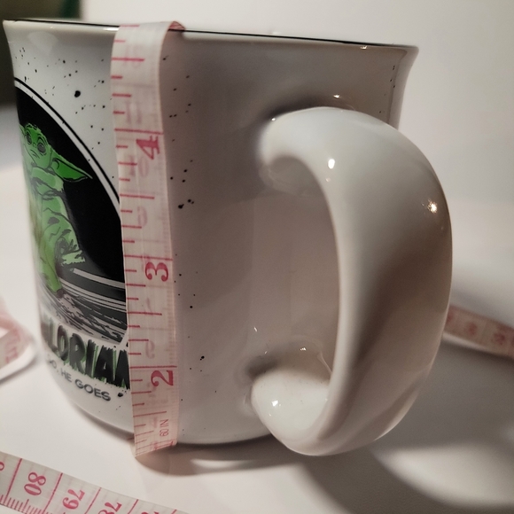 STARTWAR COFFE MUG.  White glossy ceramic. YODA PRINT. - Picture 3 of 14